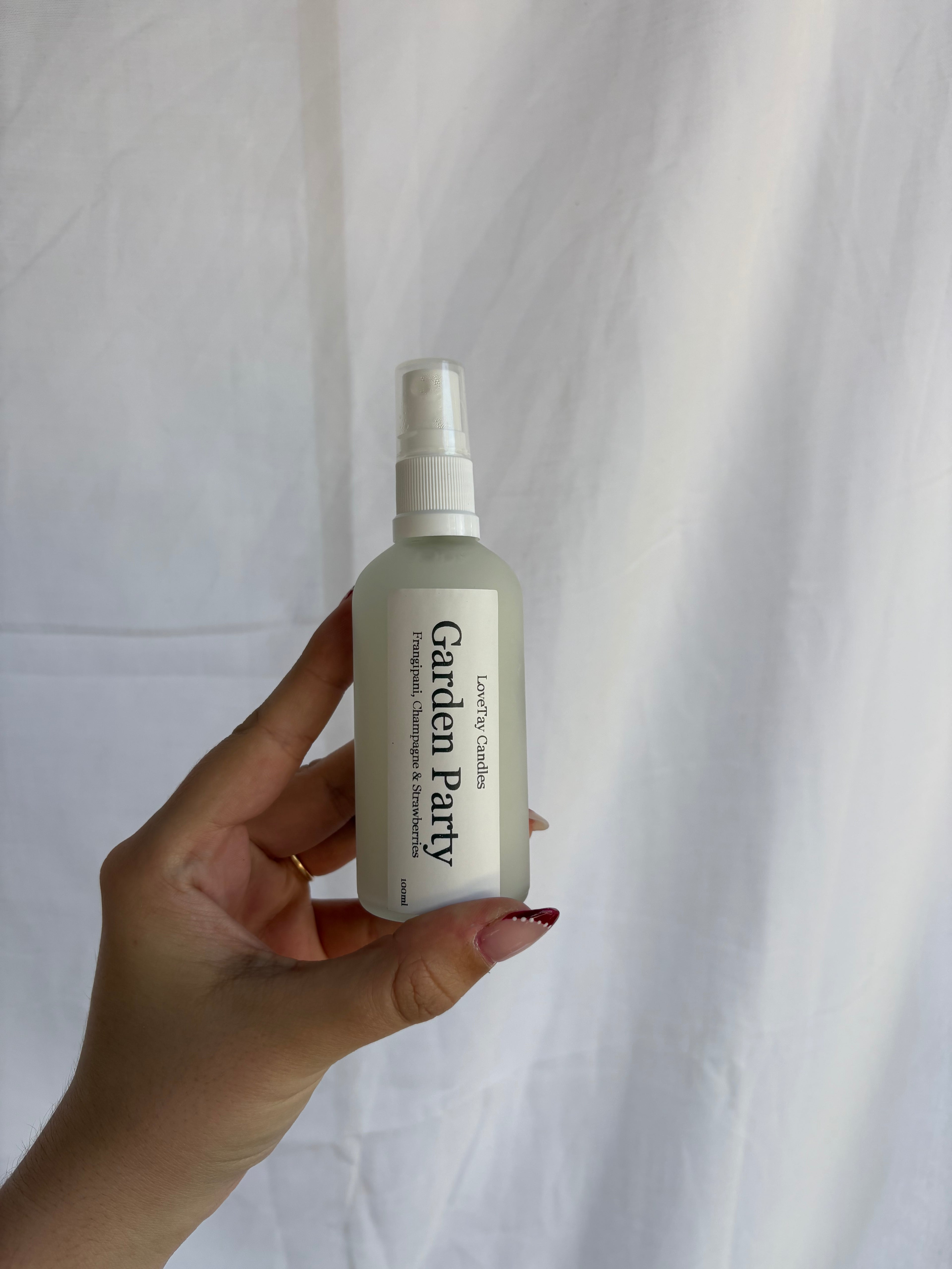 Garden Party Roomspsray - 100ml hand-poured vegan roomsprays in frosted glass bottle